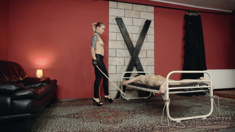 Cruel Anettes fetish world: Thick whipping