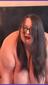 Une SSBBW chevauche une bite en POV - laisse-la te baiser