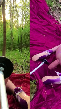 Sissy Stacy spielt hart mit riesigen dildos im wald