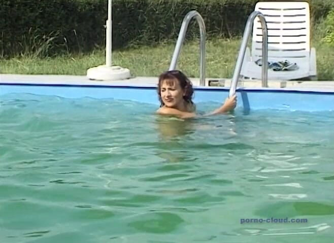Porno Cloud: DSunny, teaser de la piscine