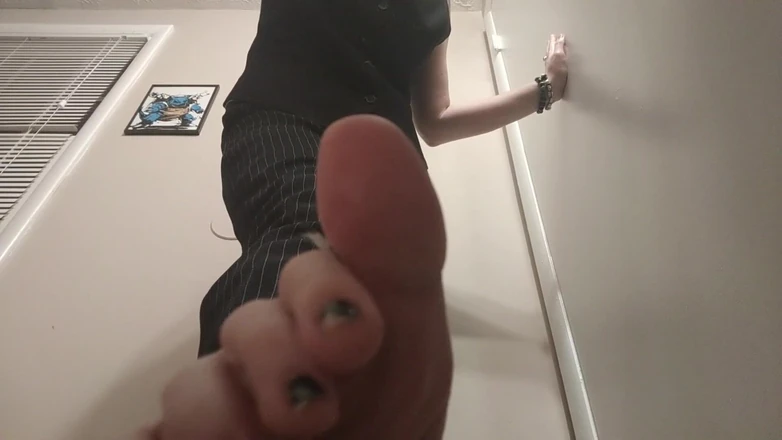 Geeky Femdom: Legion -lenny Shadow Queen- the Giantess