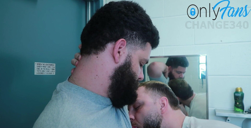 Change340: 우리는 해변에서 공중 화장실을 사용하여 재미를 했습니다.