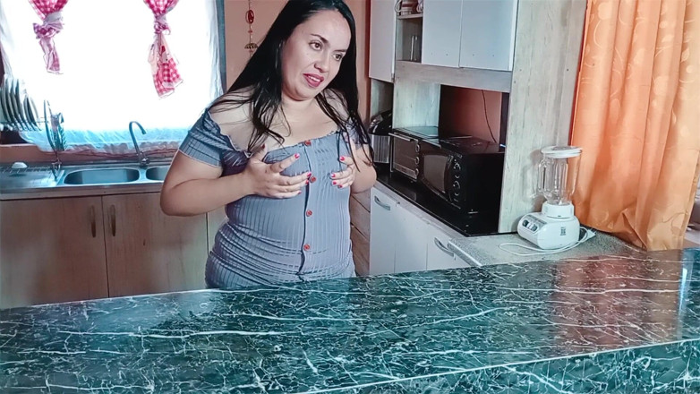 Kellyhotstepmom: Cinta, Adakah Awak Suka Saya Sediakan Sesuatu yang Lazat Untuk...