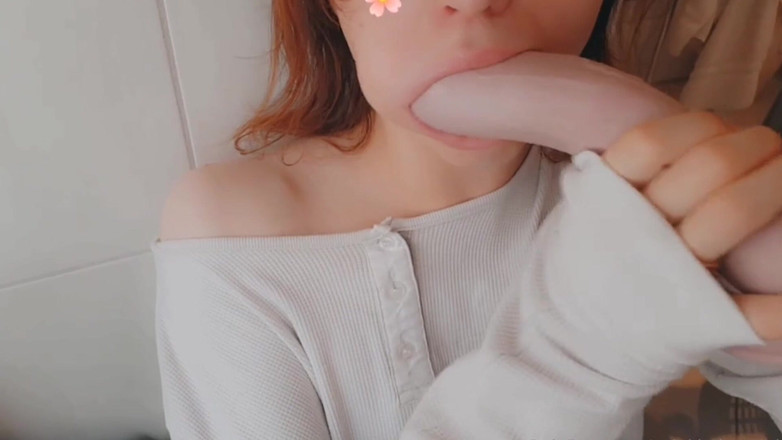 TiSIssyTi: Checca effeminato ti prende in giro con un dildo