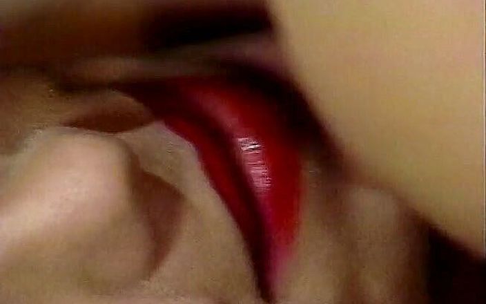 Lesbo Tube: French lesbian beauties pussy licking in 69 pose