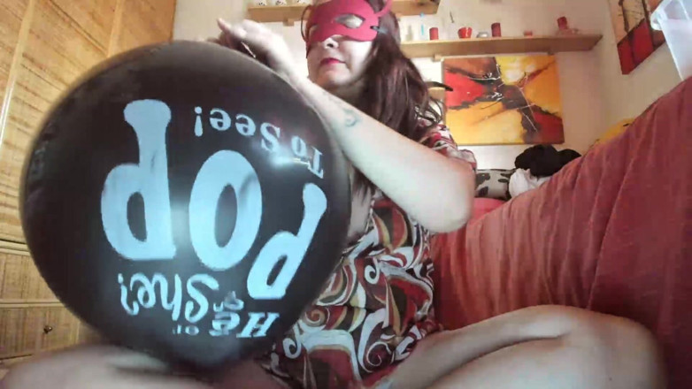 Nicoletta Embassi: Black Latex Domination: Giant Balloon Inflation and Nicoletta's Sensual Clutch
