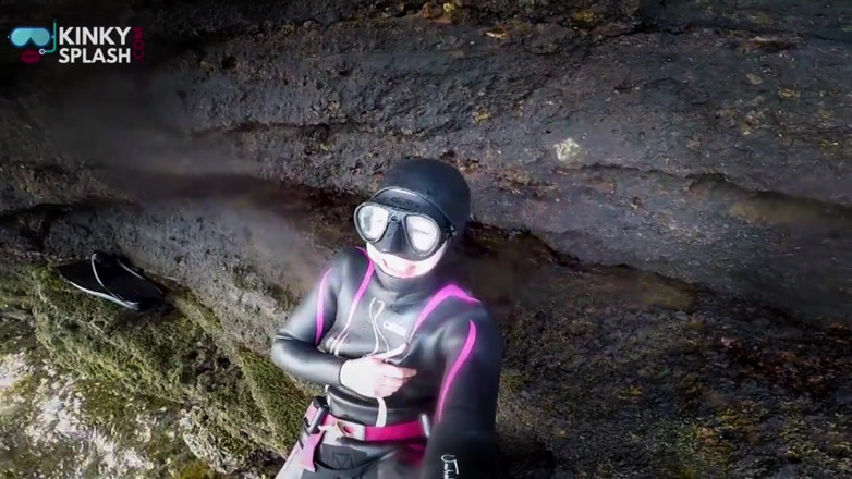 UKCuteGirl Lucy Lauren: Neoprene Wetsuit &amp; Dive Mask Masturbation by the Sea