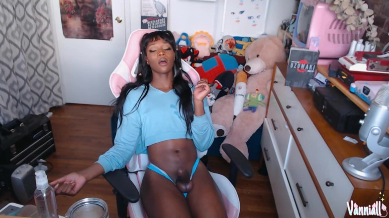 Vanniall: Lepki wytrysk self twarzy przez Black Trans Girl Vanniall