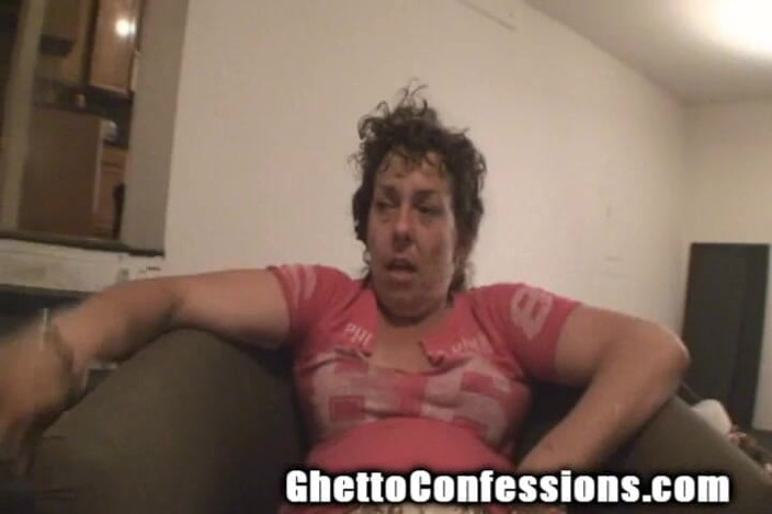 Ghetto Confessions: 厄介な幸せな売春婦が捨てられた老人たちが私たち全員のためにチンコを吸う!