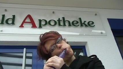 Popp Sylvie: Masturbacja na zewnątrz.