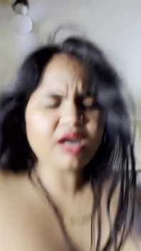 Il marito è tornato dopo molto tempo - sesso hardcore di una notte intera con mia moglie arrapata