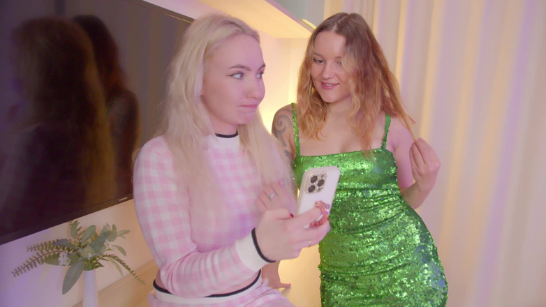 Marshswallow: Two Sluts Having Fun in the Hottel