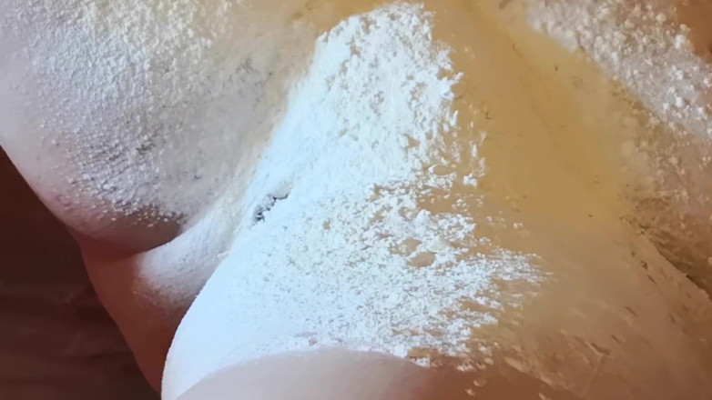 Bouncy Tits Action: Tepung dan tampar pepeknya dengan keras