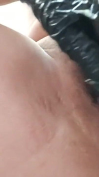Close na buceta com o punho até o orgasmo