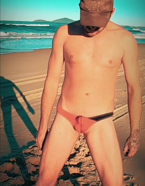 Madaussiehere: Trying on All My Swimsuits on the Beach