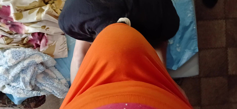 Lesbian-illusion: 我舔了我熟女继妹的阴户，这样她就不会告诉我的父母我抽烟了