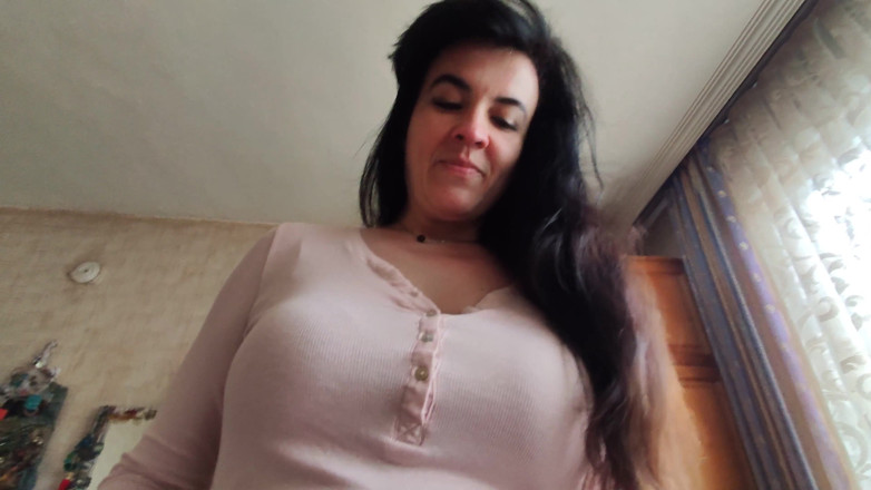 Hairy Homemade Amateur Orgasms: मेरे कपड़े उतारो, मेरी बालों वाली चूत और झूलते स्तनों का खुलासा किया, 43 साल की परिपक्व
