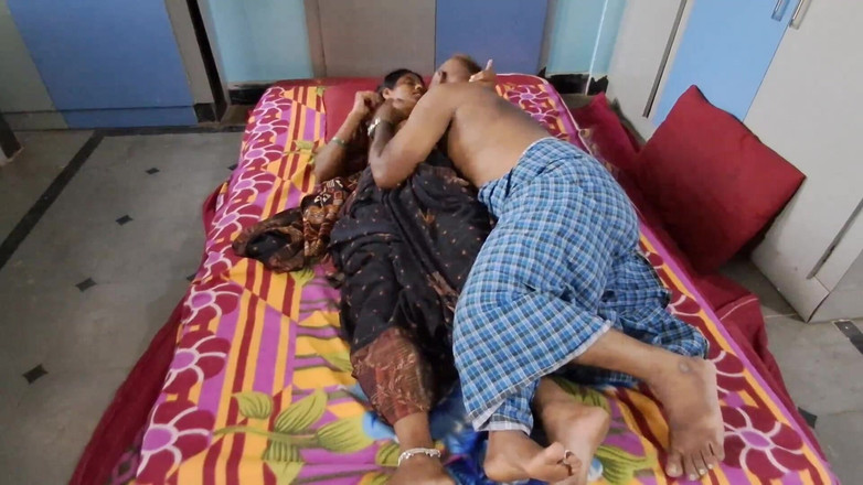 Desi palace: DesiインドMILF妻最新のロマンチックな性別