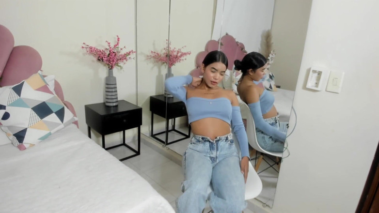 Angela Xoo: Spank Ass and Finger Sex Masturbation