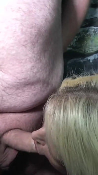 4 meninas gananciosas compartilham seu pau