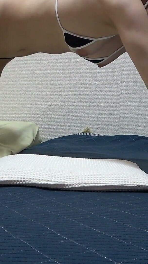 Gals apartment: Micro T-back Bikini Girl Kamera wewnętrzna, szczupła, urocza dziewczyna robiąca...