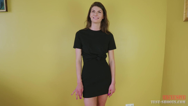Test-Shoots: Sascha giovane bella allenatrice di fitness in un'intervista video casting...