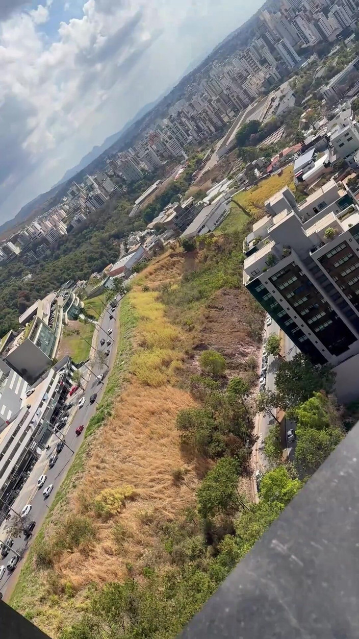 SX Producer: 재능 있는 손님이 나탈리아 폰테스의 엉덩이를 만나기로 결정했다