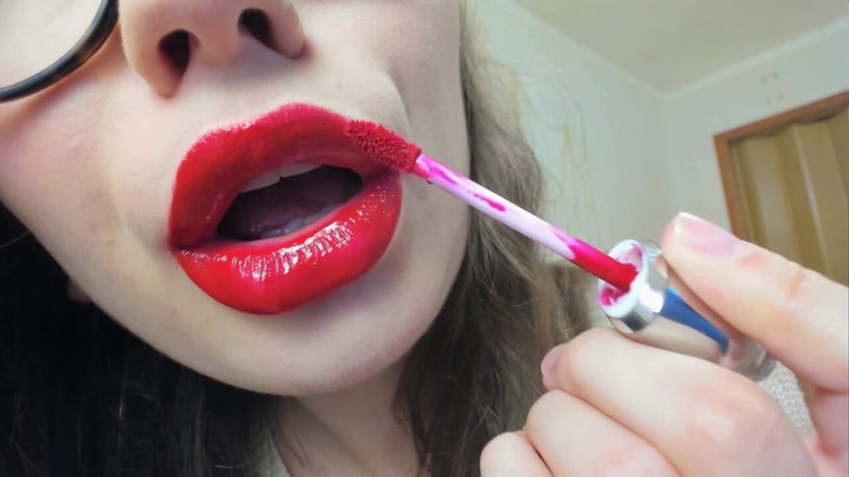 Rarible Diamond: Till mycket rött läppstift