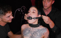 Enjoy X: Posłuszna dziwka Saba Lapiedra zostaje zdominowana w trójkącie BDSM