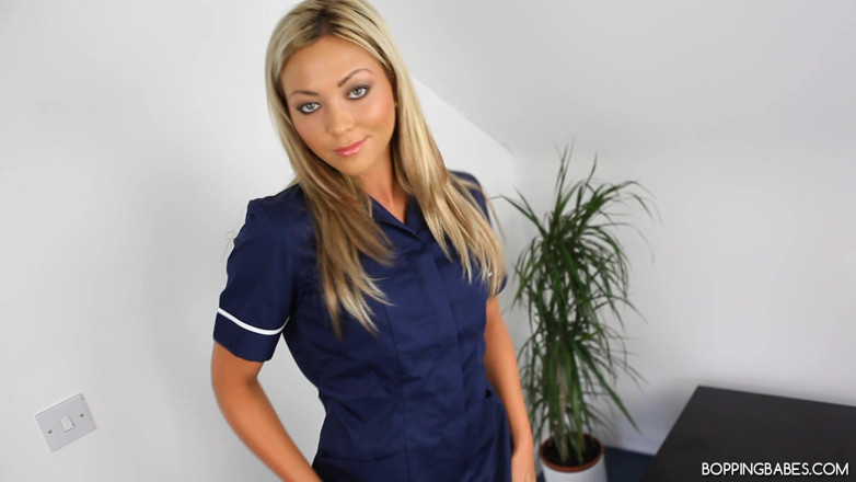 Bopping babes: Natalia forrest - traumkrankenschwester