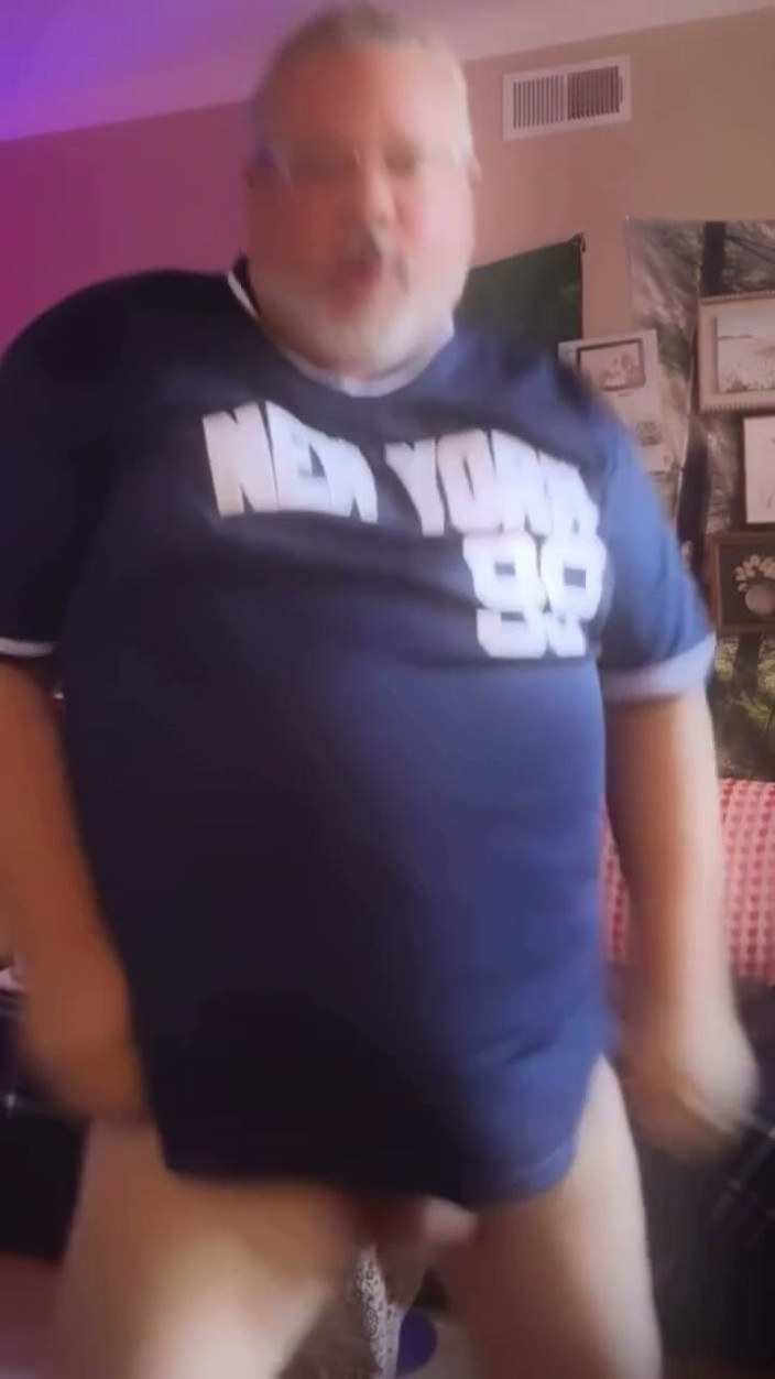 Hand-Free-Daddy-Chub: Die Nackte Bärentänzerin