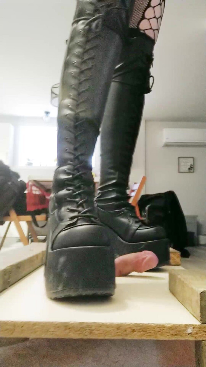 Miss jj chose: Demonia Over Knee Boots