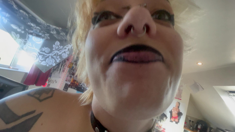 Glitterqueen1999: Тур в рот готески с черной губной помадой