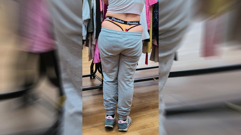 JessieHH: Зловив його, як він повзає, і заглядає на мене під час шопінгу