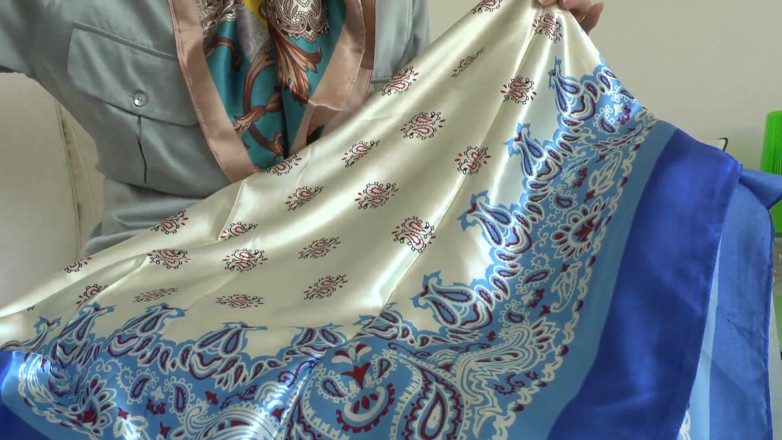 Lady Victoria Valente: Новые атласные шарфы твоей мачехи включаю тебя! Все так красиво блестяще! Леди Виктория Валенте