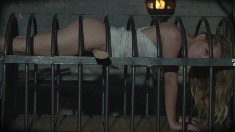 Inquisition and prison world: Kafesteki sarışın bir hizmetçiye ne yapılır