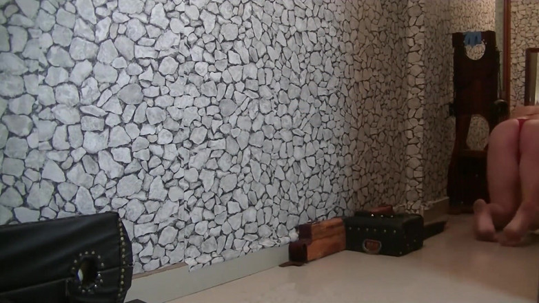SassyTiff: Sarı külotlu çoraplı yüze oturma