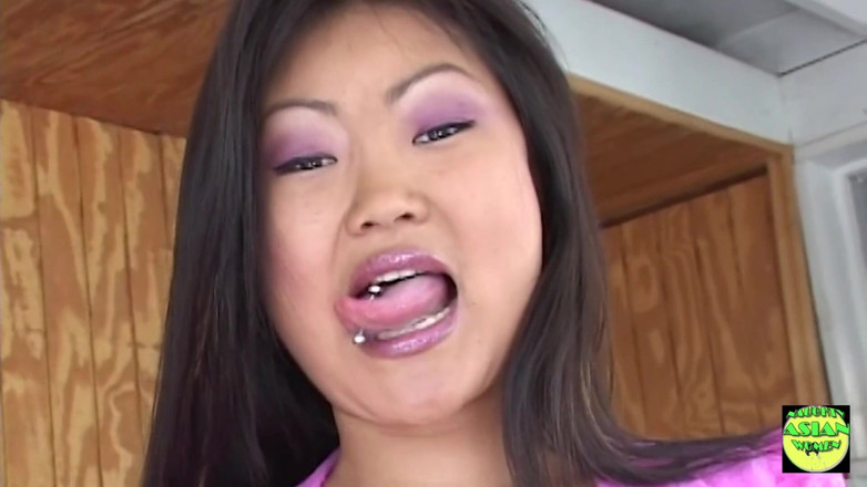 Naughty Asian Women: Глибокий заглот і її азіатську дупу лизали, Люсі Лі мокра і готова до анального сексу