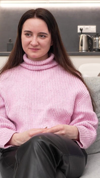 ロシアの美女ダルマ・ライが異人種間のセックス前にインタビュー