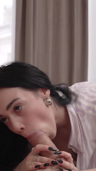Vaginaku berdenyut karena vaginanya yang besar. 4K HD Tim Tim