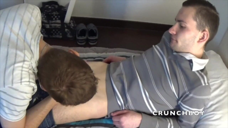 Gaybareback: Alex usada duro por seu melhor amigo para sexo divertido