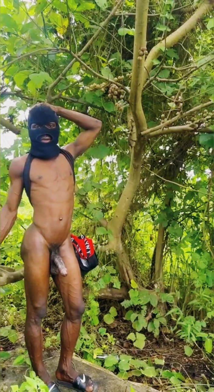 BlaqHandSomeGuy: आउटडोर: झाड़ी में सेक्स