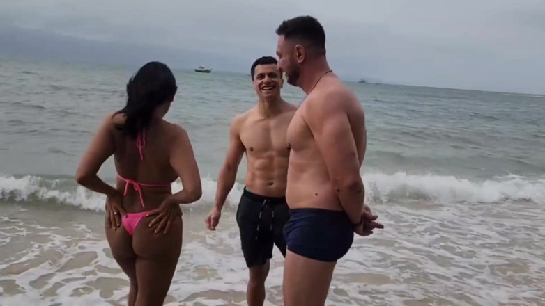 Kel Abate: 我在海滩上遇到了两个热辣的家伙，我很饥渴，以至于我就给了他们