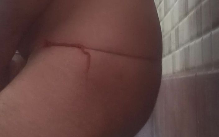 Deepak1989cage: El piso sacude vigorosamente en el baño.