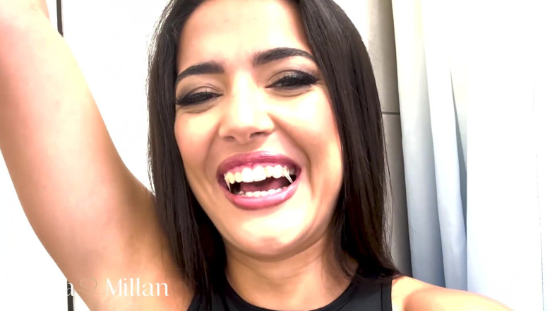 Nuria Millan: Regangan pantat dan prolaps dengan dildo besar