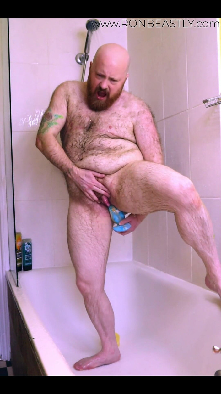 RonBeastlyFTM: Cewek sange ini dientot habis-habisan di kamar mandi sampai bersih!