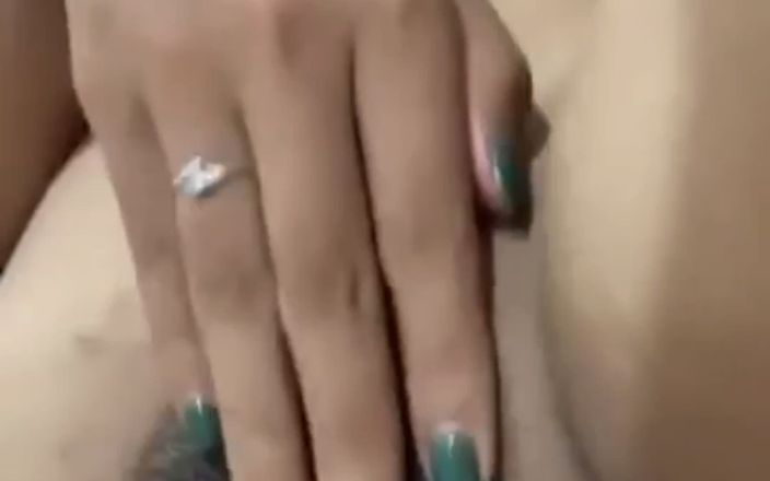 Jilbab69: Antes de tomar una ducha, inserta tu vagina hasta que...