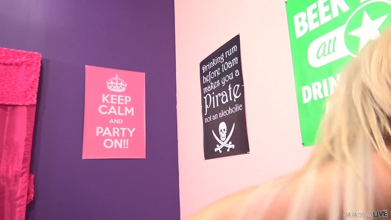 Immoral Live: Chịch vú nina elle