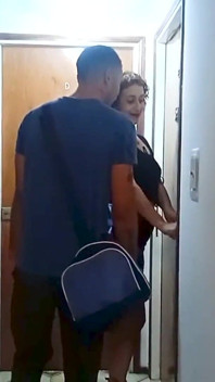 Có cánh MILF fucks hàng xóm trẻ
