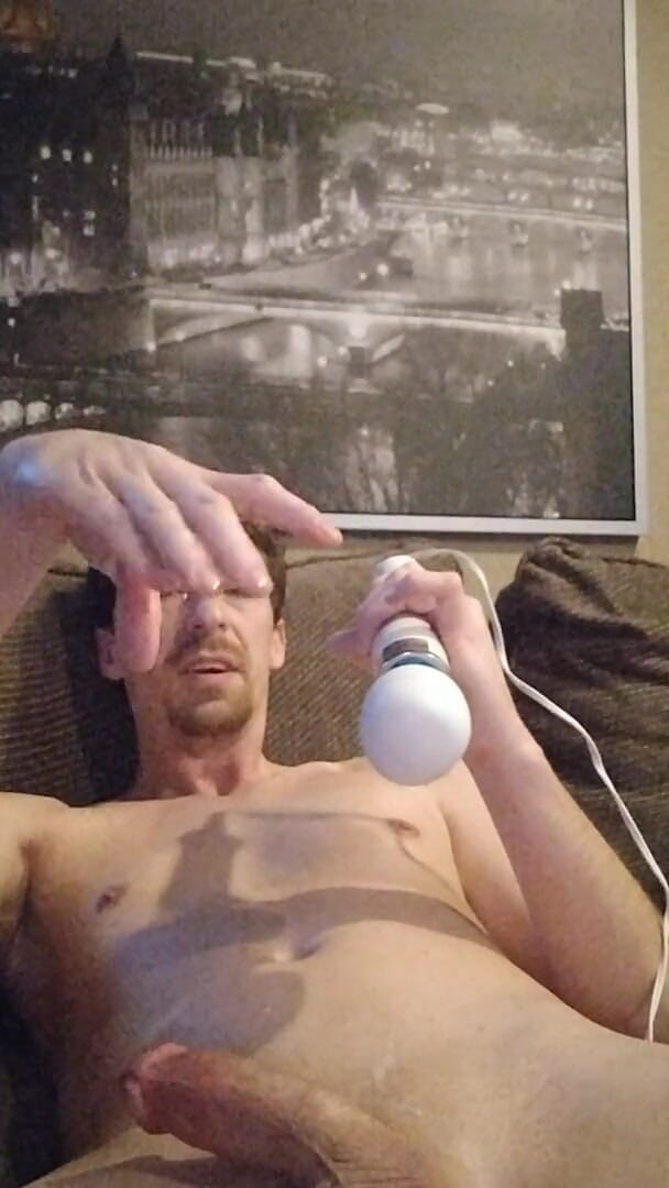 Big Daddy Dommmm: Poprvé používám Hitachi hůlku na mém péru před kamerou